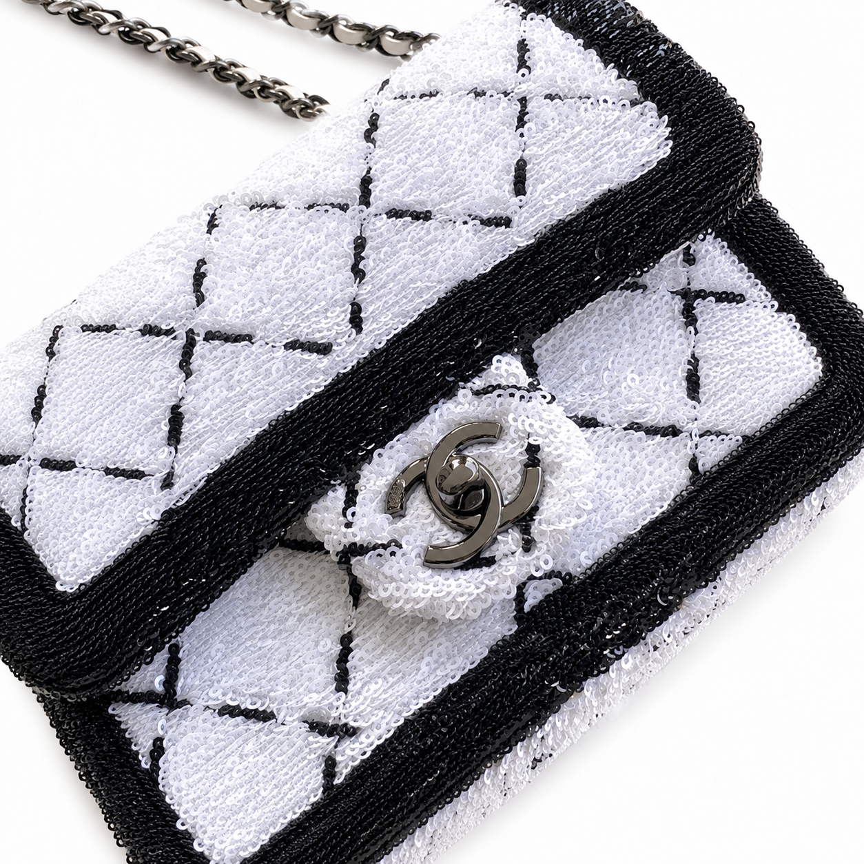 Chanel White & Black Sequin Quilted Diamond Evening Clutch | Two-Scale Composition, White Leather Interior & Gunmetal Chain