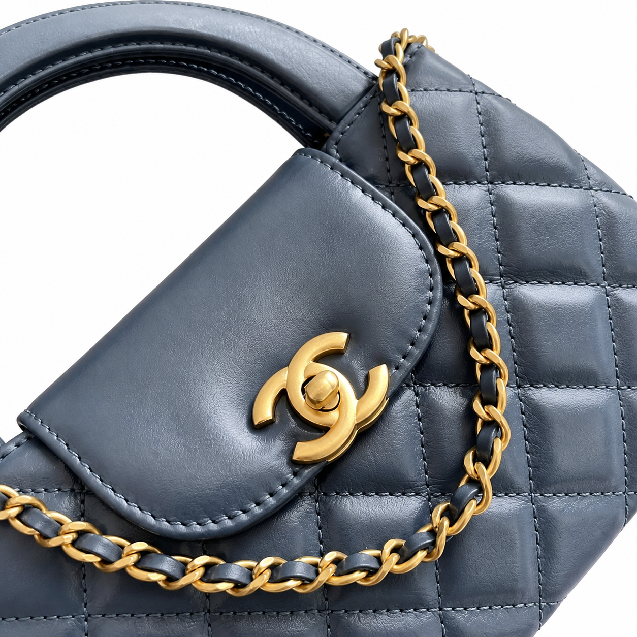 Chanel Classic Quilted Mini Flap Bag | CC Turn-Lock Leather Chain Strap — 13x19cm