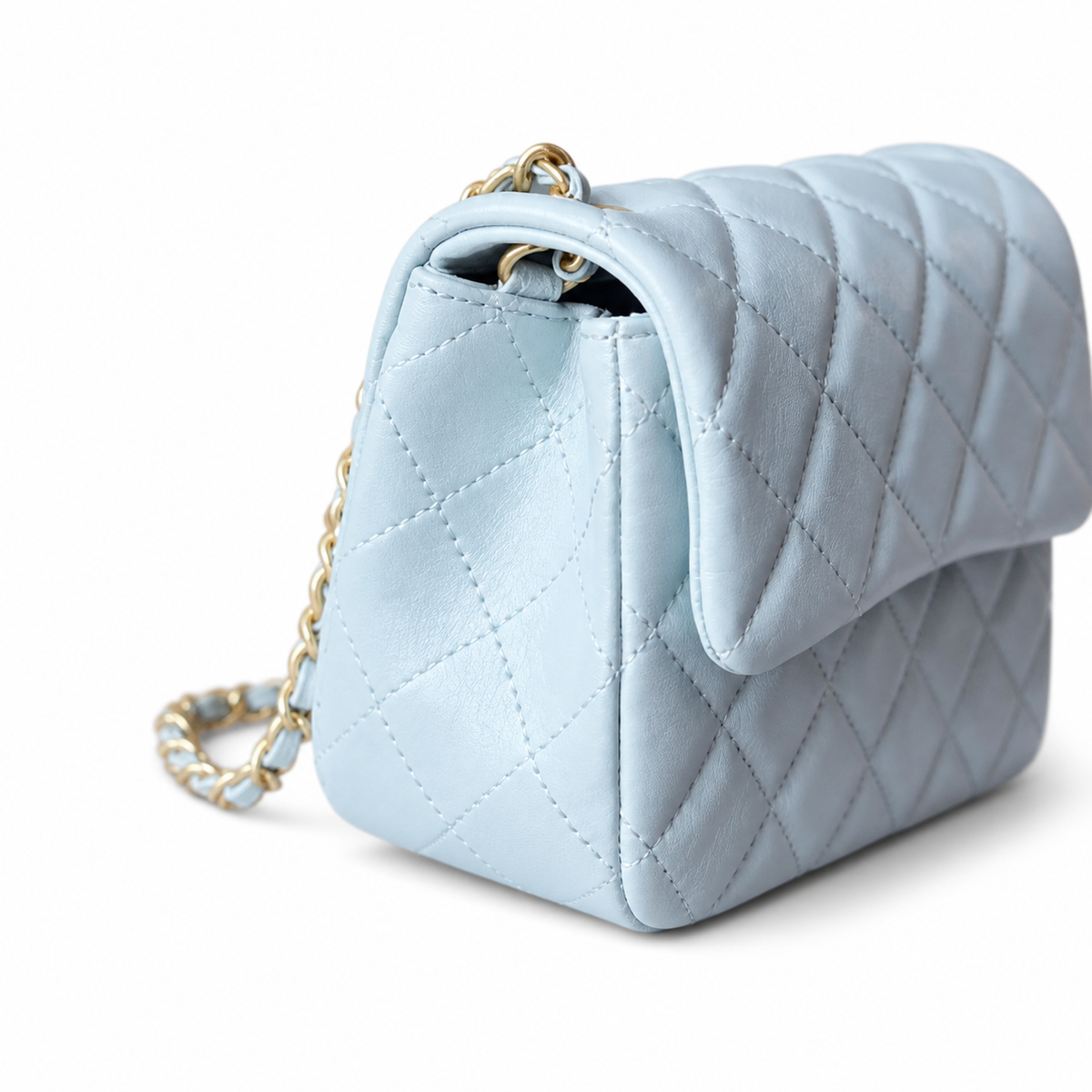 Chanel Classic Flap Bag | CC Turn-Lock Gold Chain Diamond Quilted — 13x20cm