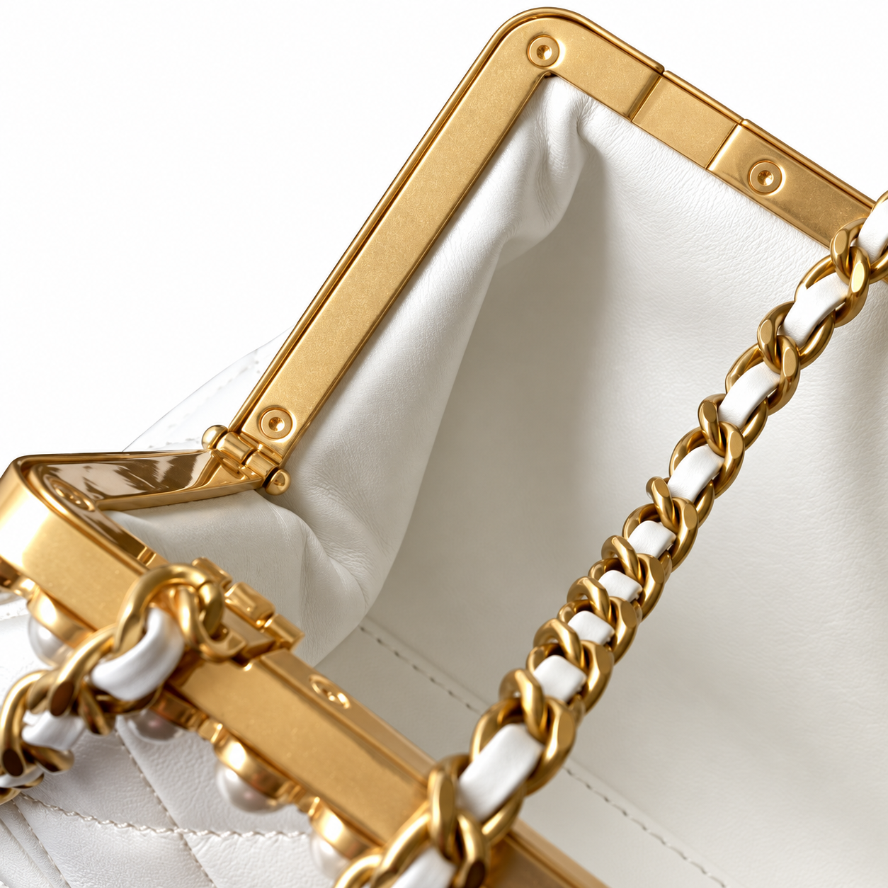 Chanel Pearl Top Frame Clutch White 10×20×7cm