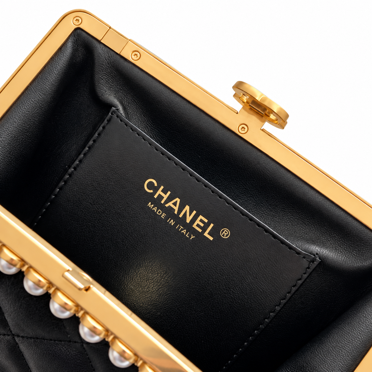 Chanel Pearl Frame Quilted Clutch Black 10×20×7cm