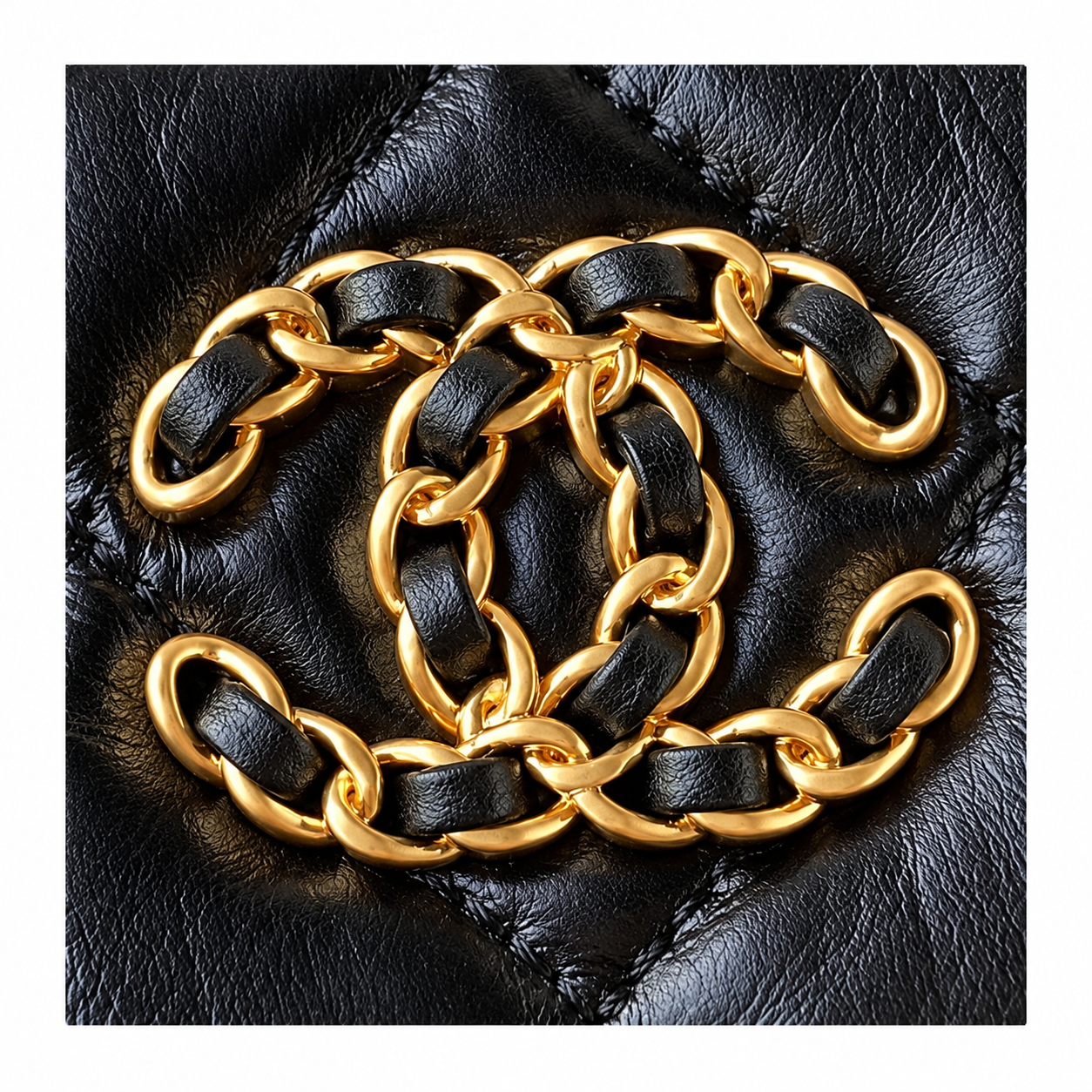 Chanel Chain CC Logo Zip Crossbody Bag Black 13.5×23.5×5.3cm