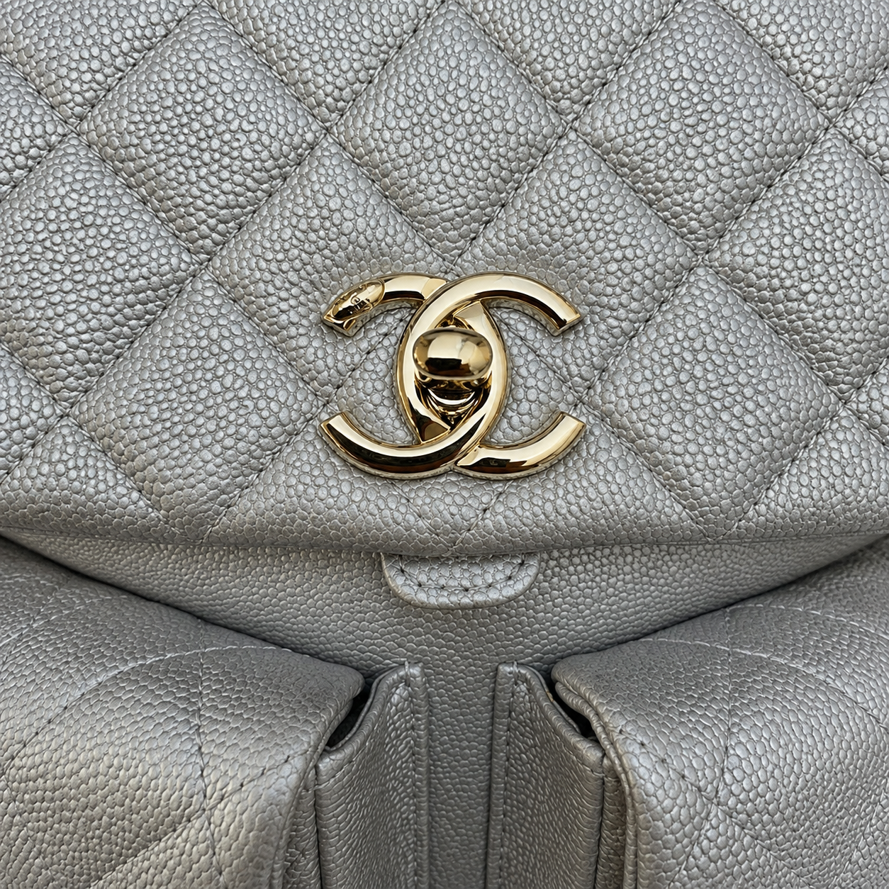 Chanel Duma Iridescent Caviar Backpack | CC Turn-Lock Gold Chain Silver — 20.5x20cm