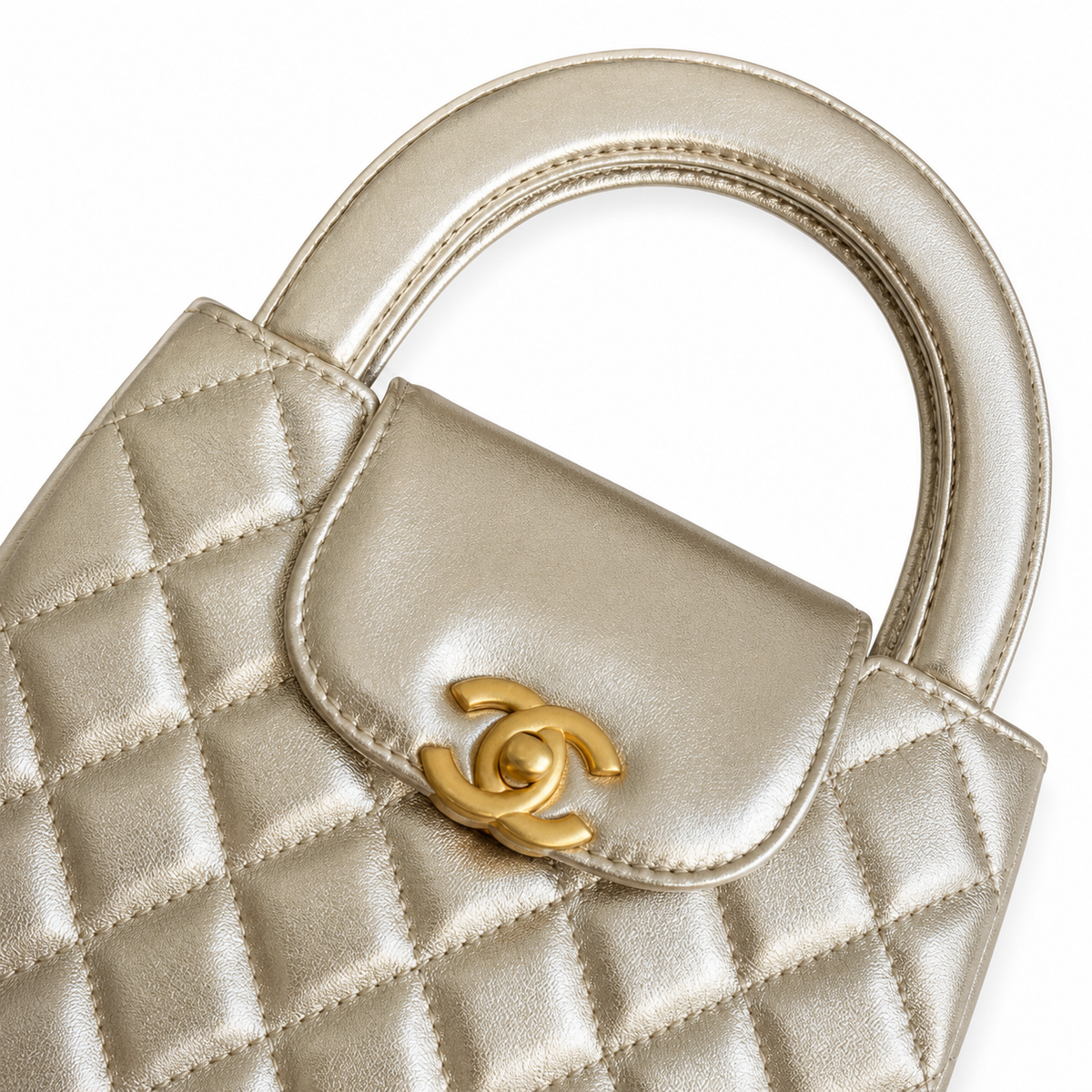 Chanel Classic Quilted Mini Flap Bag | CC Turn-Lock Leather Chain Strap — 13x19cm