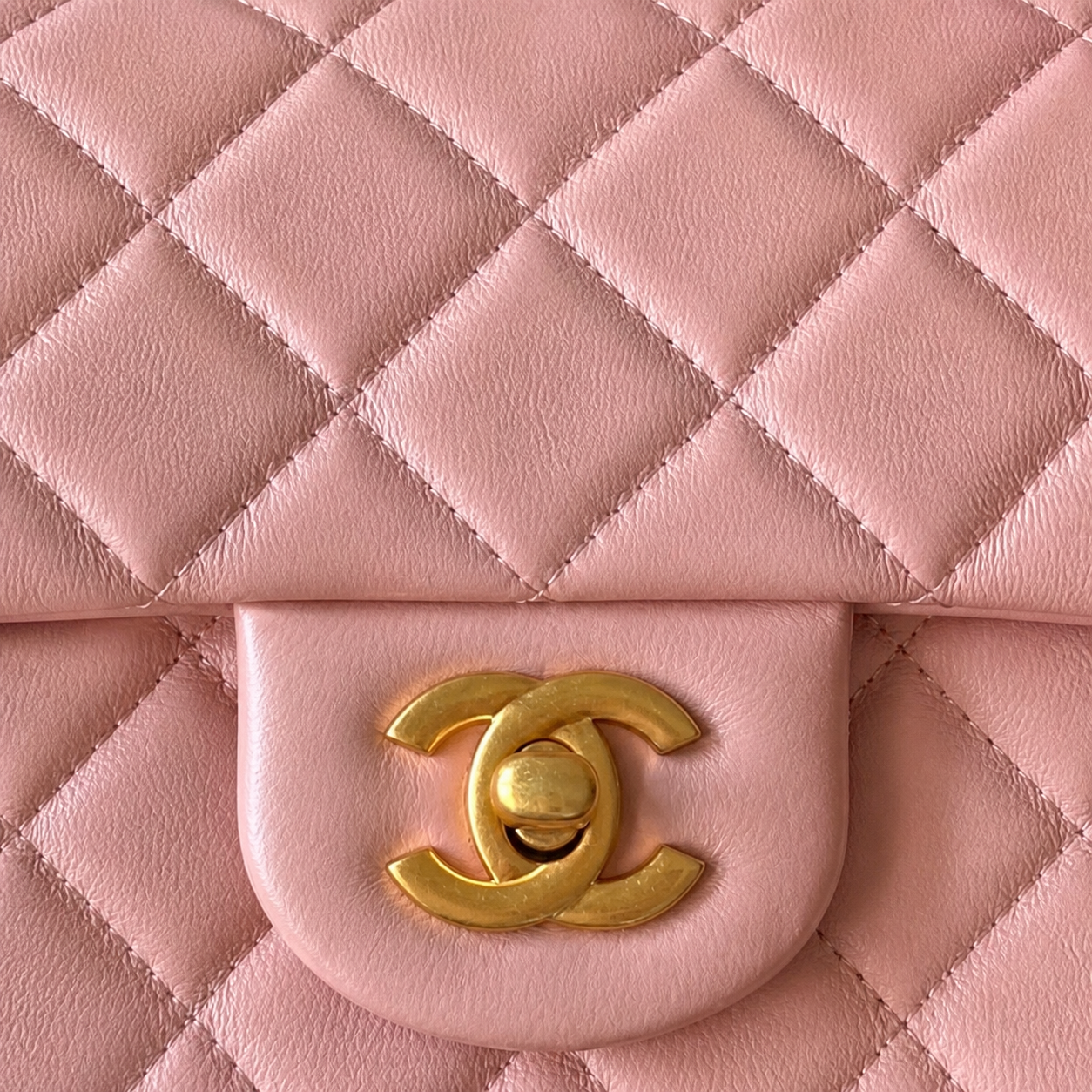 Chanel Classic Flap Bag | CC Turn-Lock Gold Chain Lambskin Satin Interior — 13x20cm
