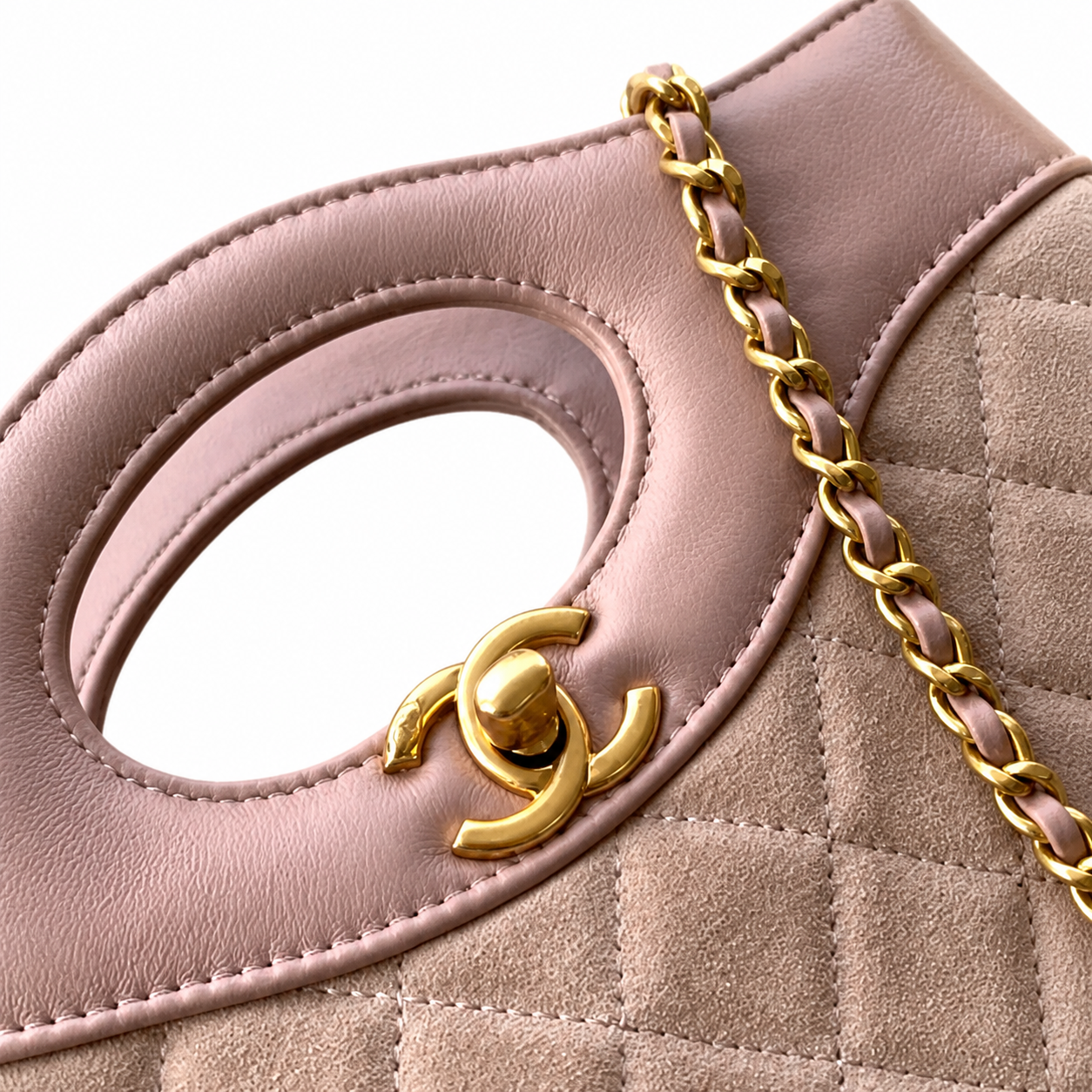 Chanel Classic Quilted Flap Bag | CC Turn-Lock Leather Chain Strap — 22x23cm