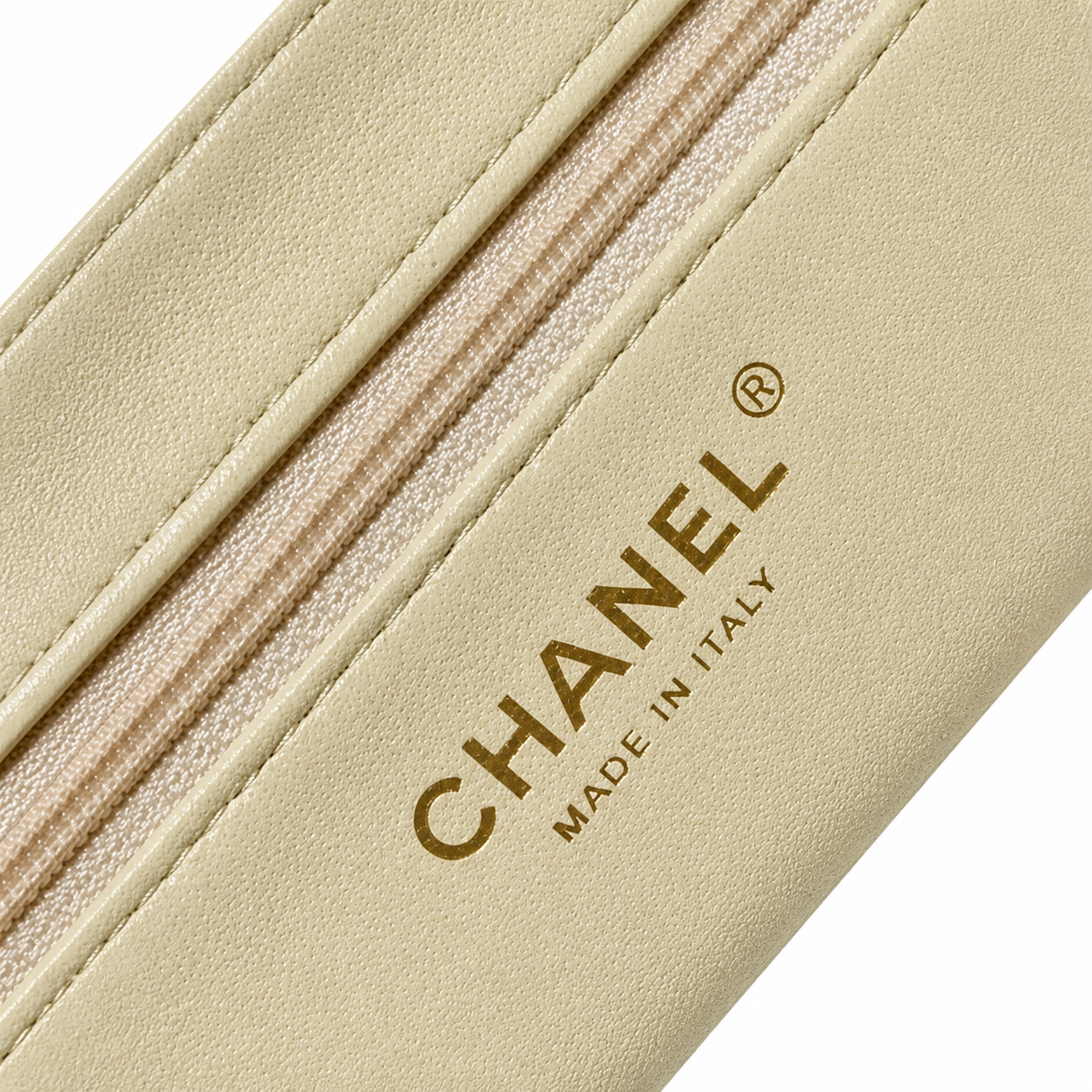 Chanel Classic Quilted Mini Flap Bag | CC Turn-Lock Leather Chain Strap — 13x19cm