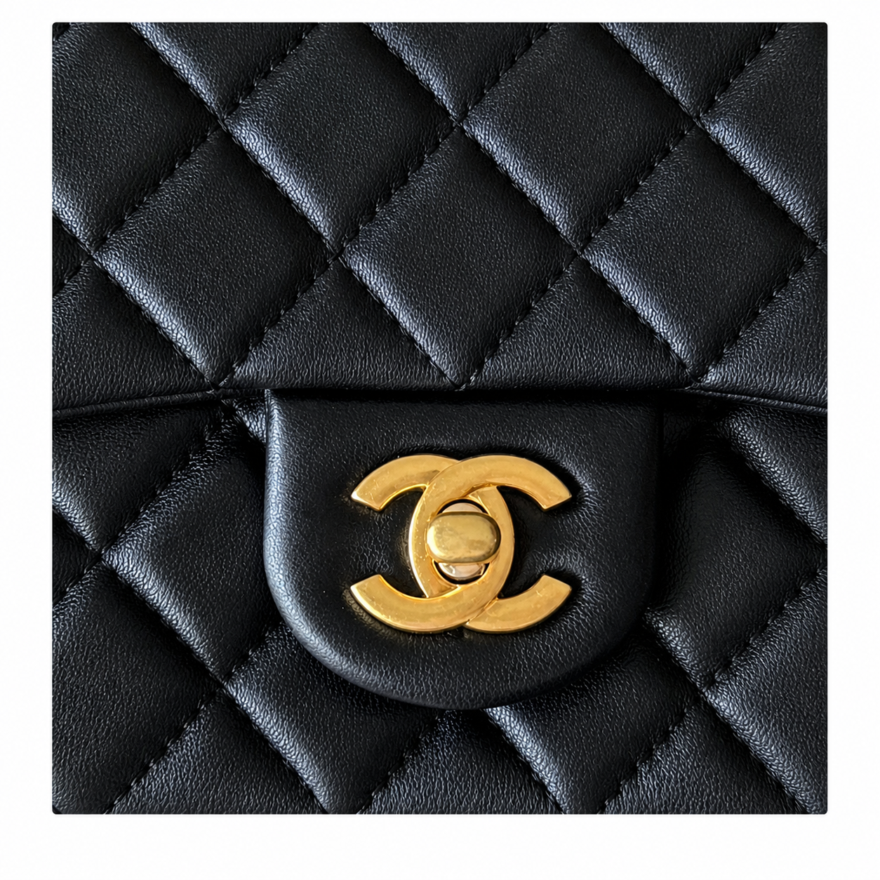 Chanel Classic Flap Bag | CC Turn-Lock Gold Chain Diamond Quilted — 13x20cm
