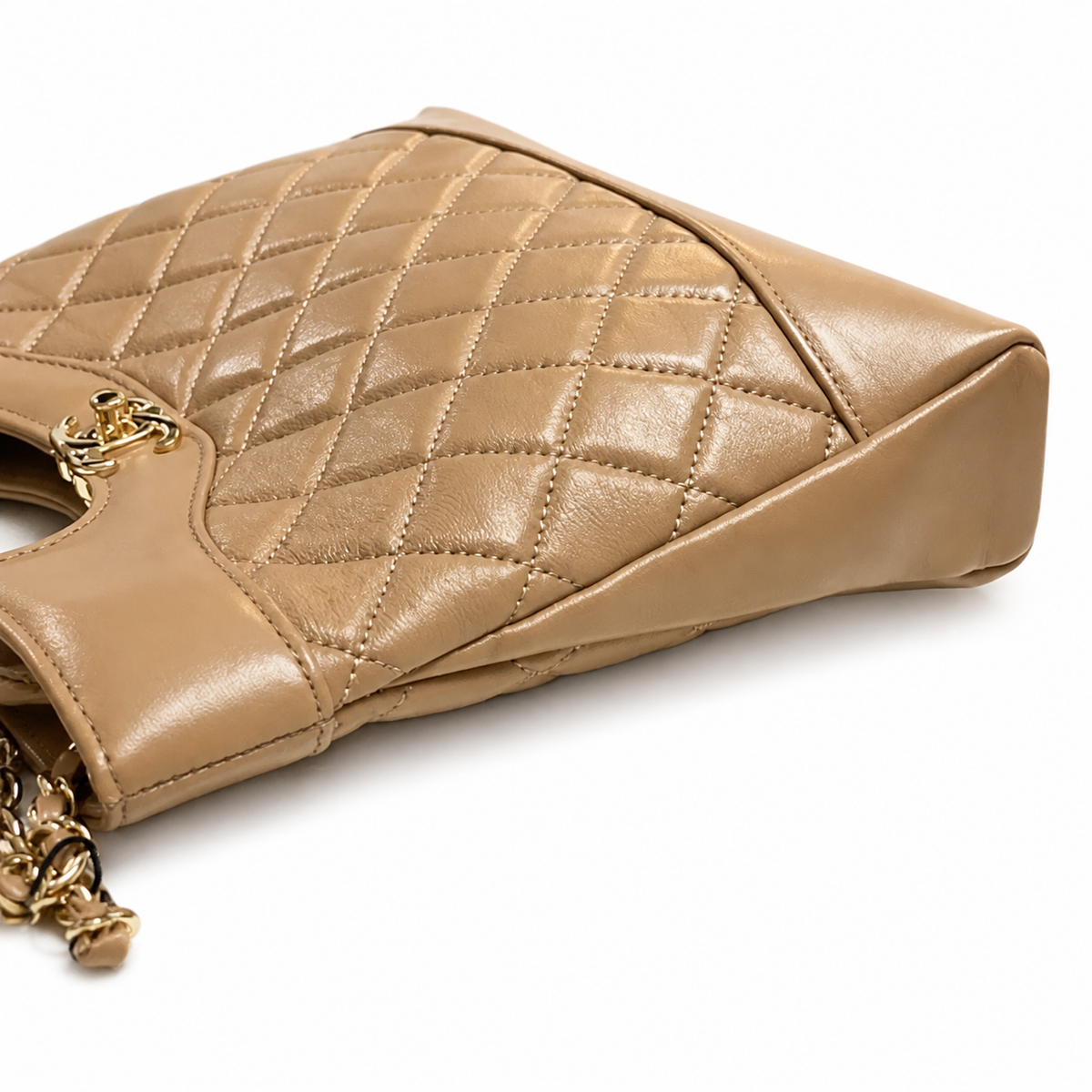 Chanel Classic Quilted Flap Bag | CC Turn-Lock Leather Chain Strap — 22x23cm