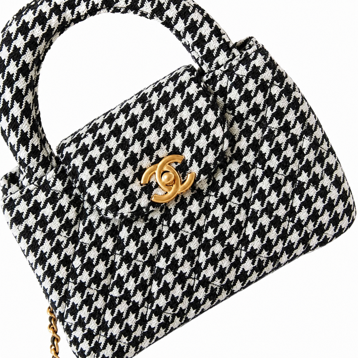 Chanel Classic Quilted Mini Flap Bag | CC Turn-Lock Leather Chain Strap — 13x19cm