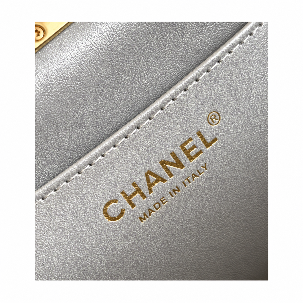Chanel Pearl Top Frame Clutch Silver Metallic 10×20×7cm