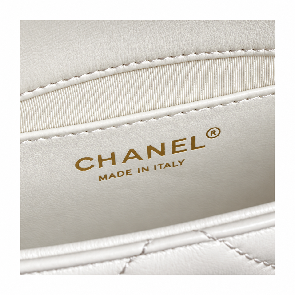 Chanel Quilted CC Mini Flap Bag 12×16×5cm