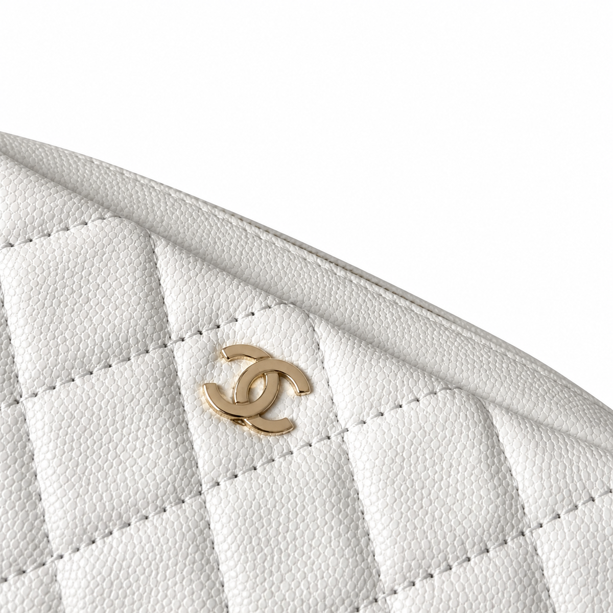 Chanel CC Quilted Vanity Case Bag | Built-In Mirror & Gold Chain — 18cm