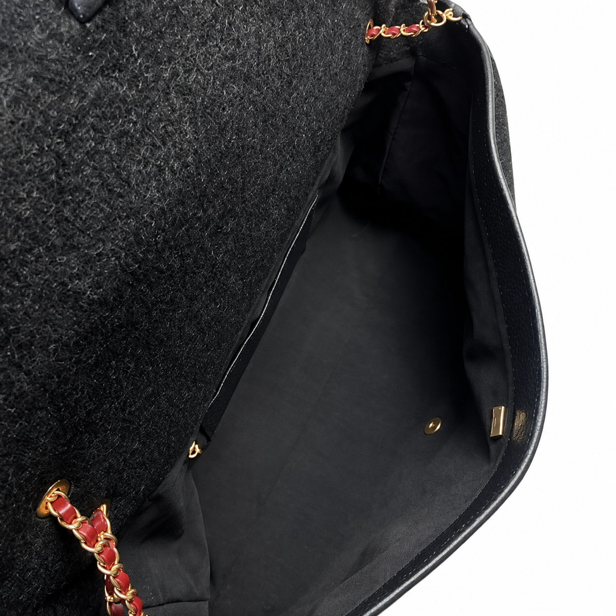 Chanel Wool Felt Quilted Maxi Flap Bag | CC Turn-Lock Gold Red Chain Black — 50x28cm