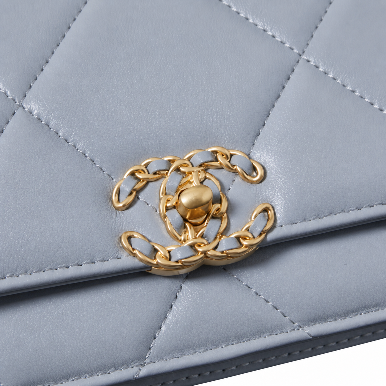 Chanel Classic Quilted Slim Flap Bag | CC Turn-Lock Leather Chain Strap — 12x19.5cm