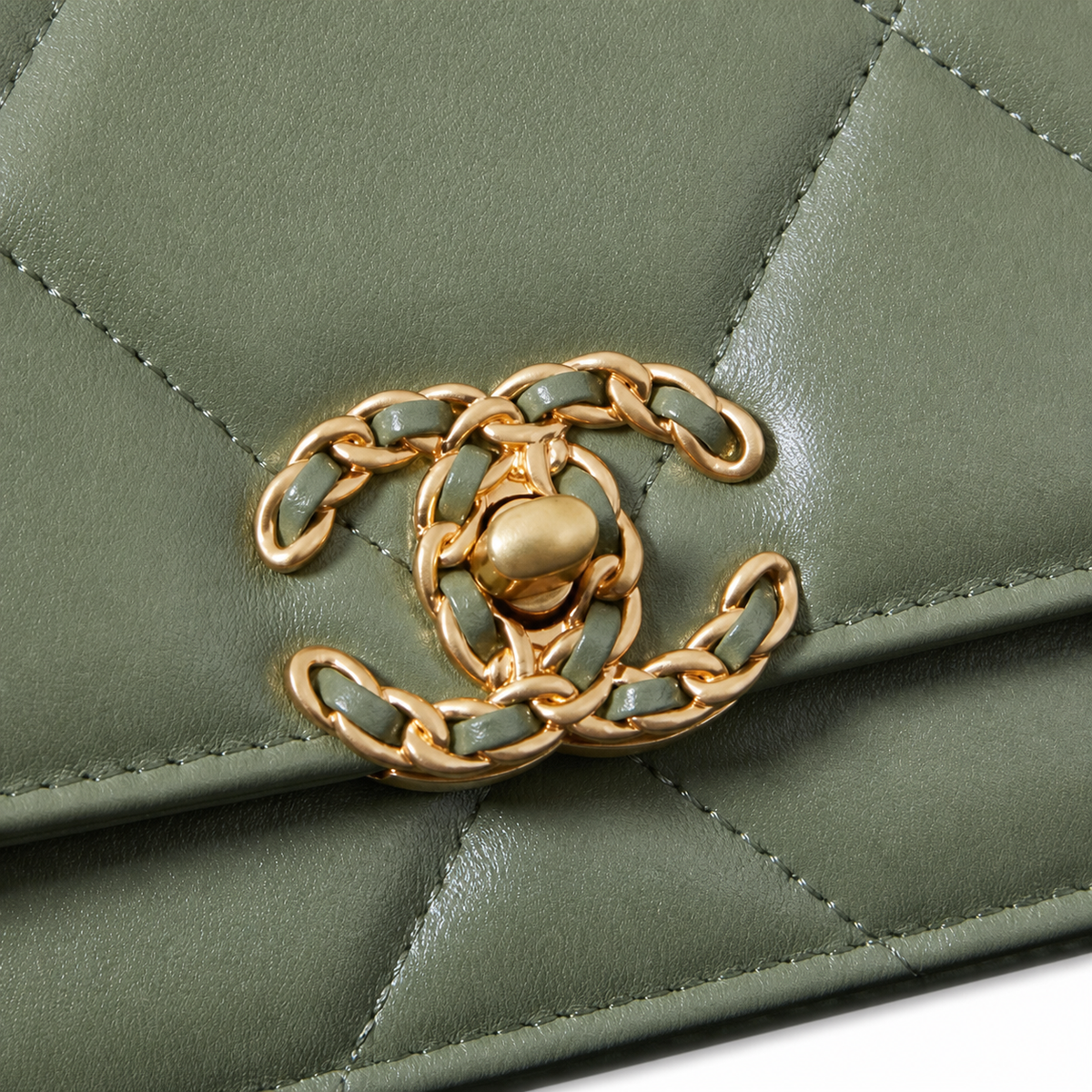 Chanel Classic Quilted Slim Flap Bag | CC Turn-Lock Leather Chain Strap — 12x19.5cm