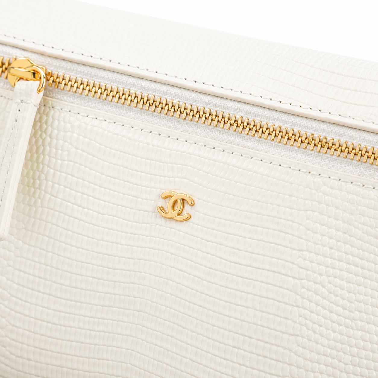 Chanel White Croc-Embossed Vanity Case | Back Zip Pocket & Lobster Clasp — 18cm
