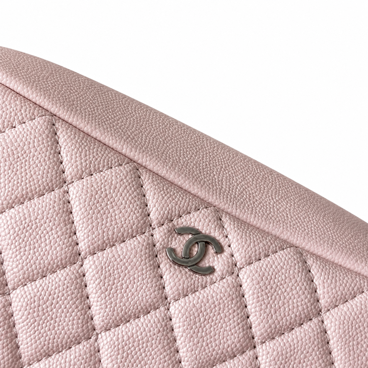 Chanel CC Quilted Vanity Case Bag | Built-In Mirror & Gold Chain — 25cm