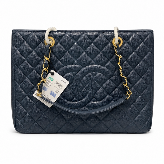 Chanel Classic Quilted Flap Bag | CC Turn-Lock Leather Chain Strap — 35x25cm