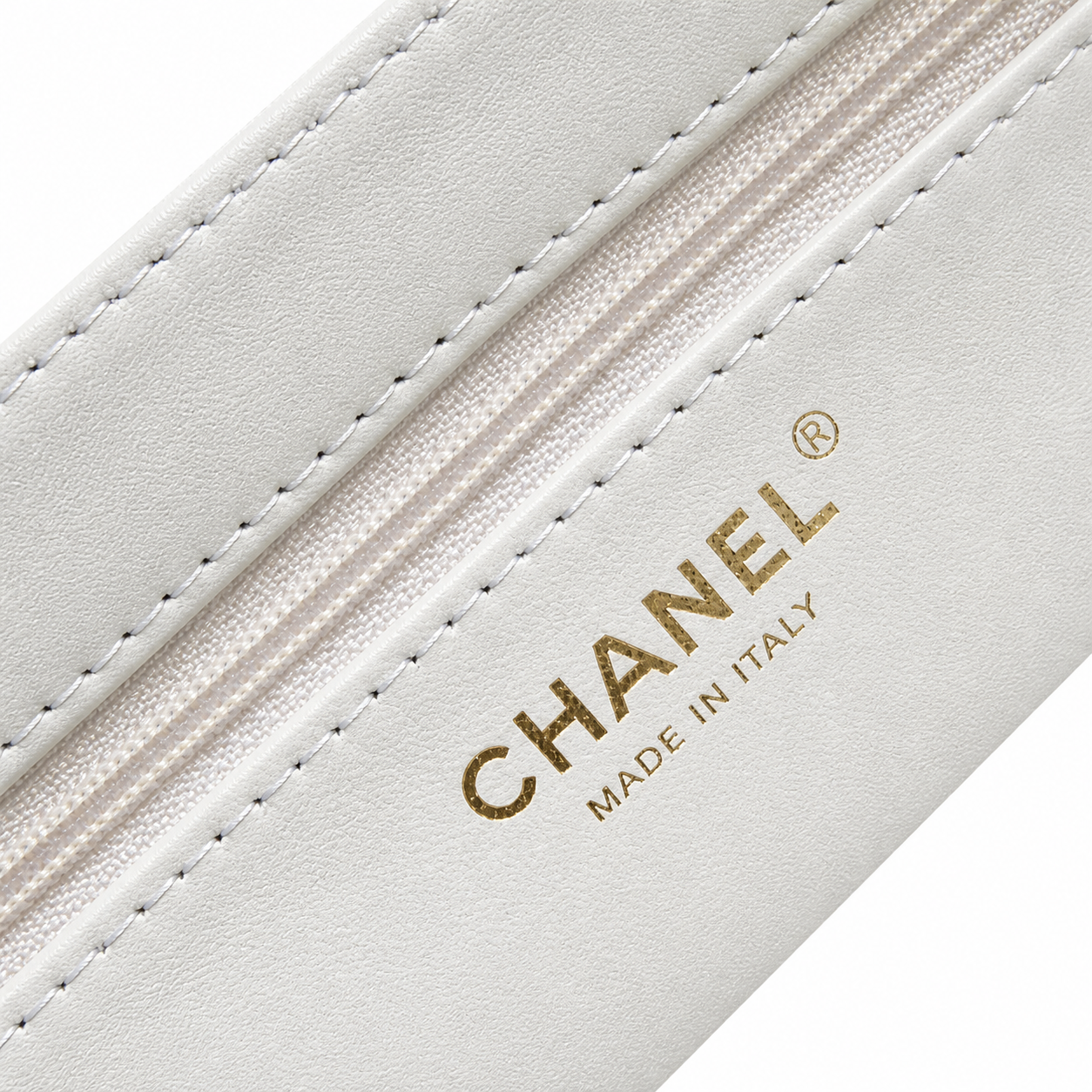 Chanel Classic Quilted Mini Flap Bag | CC Turn-Lock Leather Chain Strap — 13x19cm