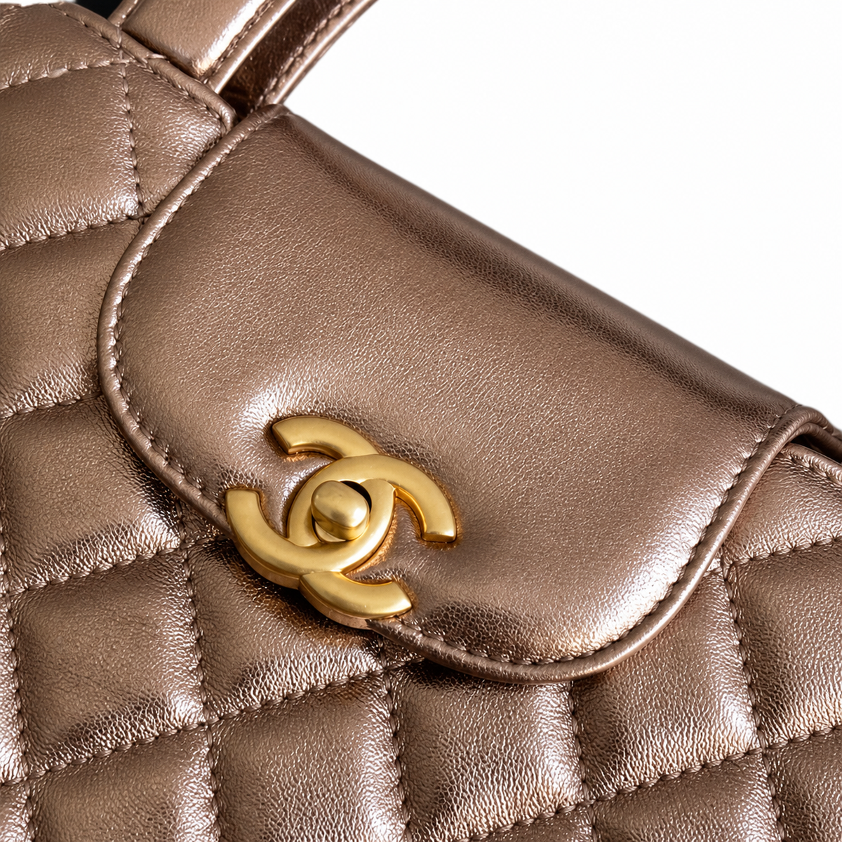Chanel Classic Quilted Mini Flap Bag | CC Turn-Lock Leather Chain Strap — 13x19cm