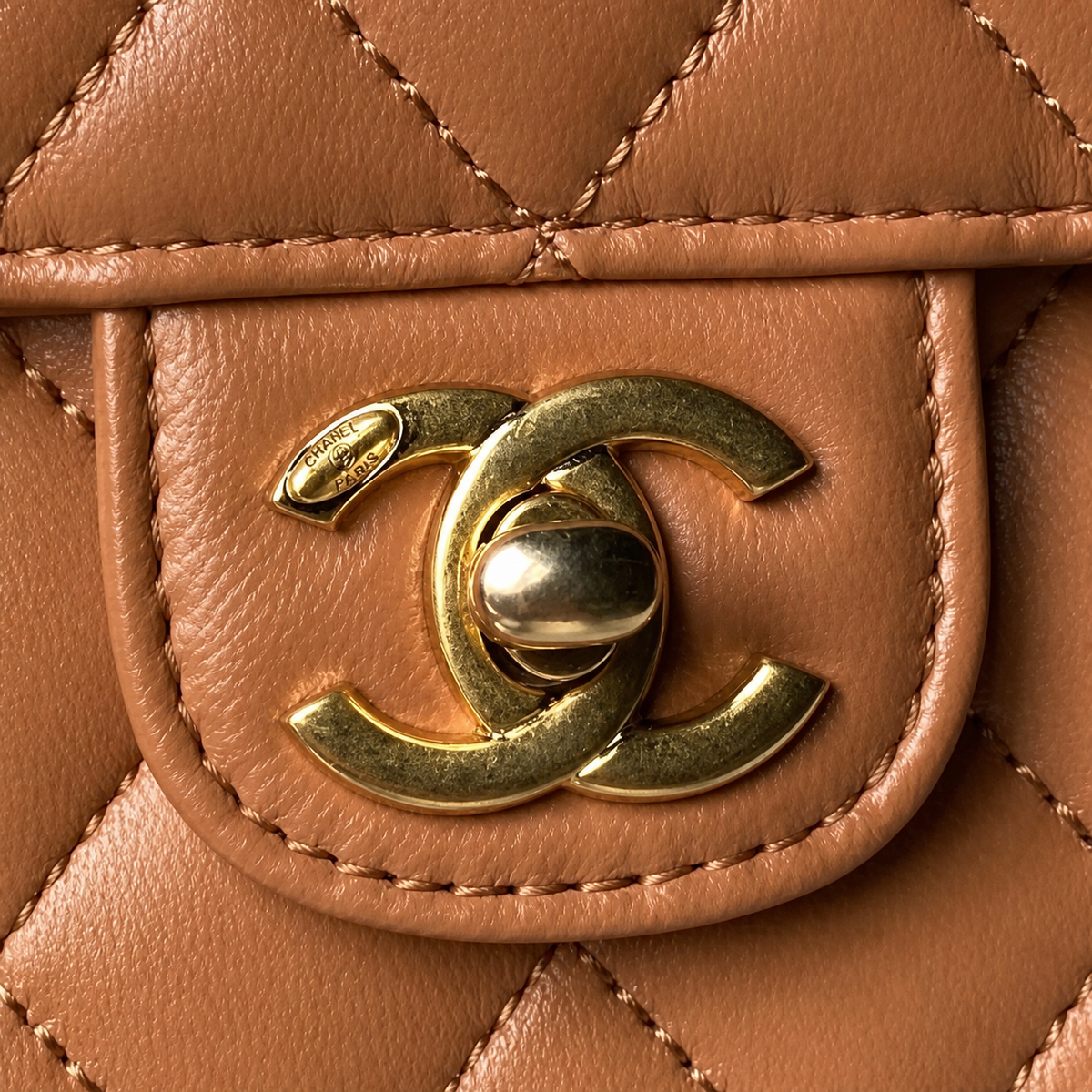 Chanel Classic Quilted Flap Bag | Iconic CC Turn-Lock, Leather-Woven Chain Strap, Shoulder, Crossbody & Underarm | Luxury Flap Bag for Evening, Travel & Everyday Chic