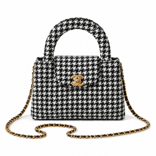 Chanel Classic Quilted Mini Flap Bag | CC Turn-Lock Leather Chain Strap — 13x19cm