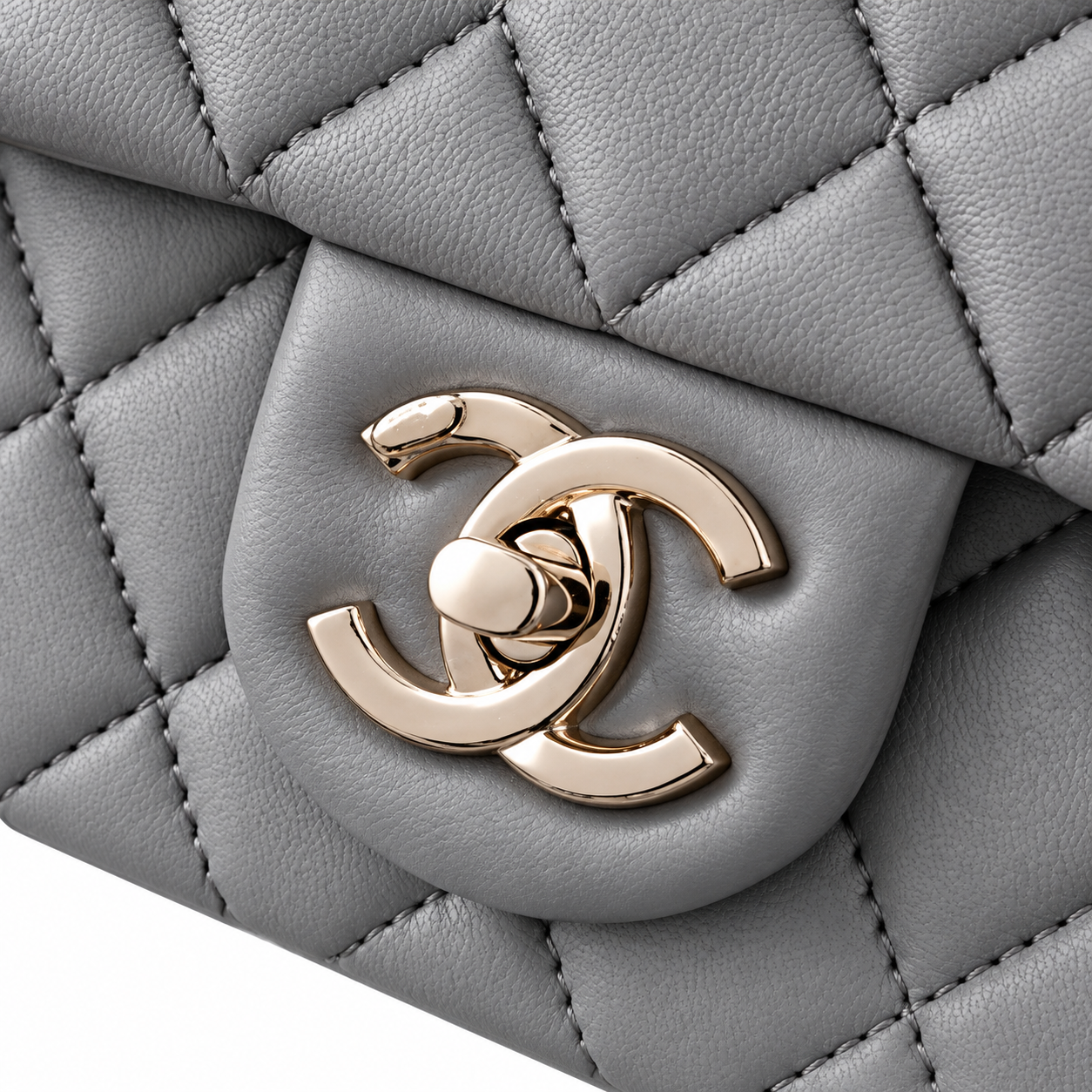 Chanel Quilted Chain Shoulder Bag 20×13×7cm