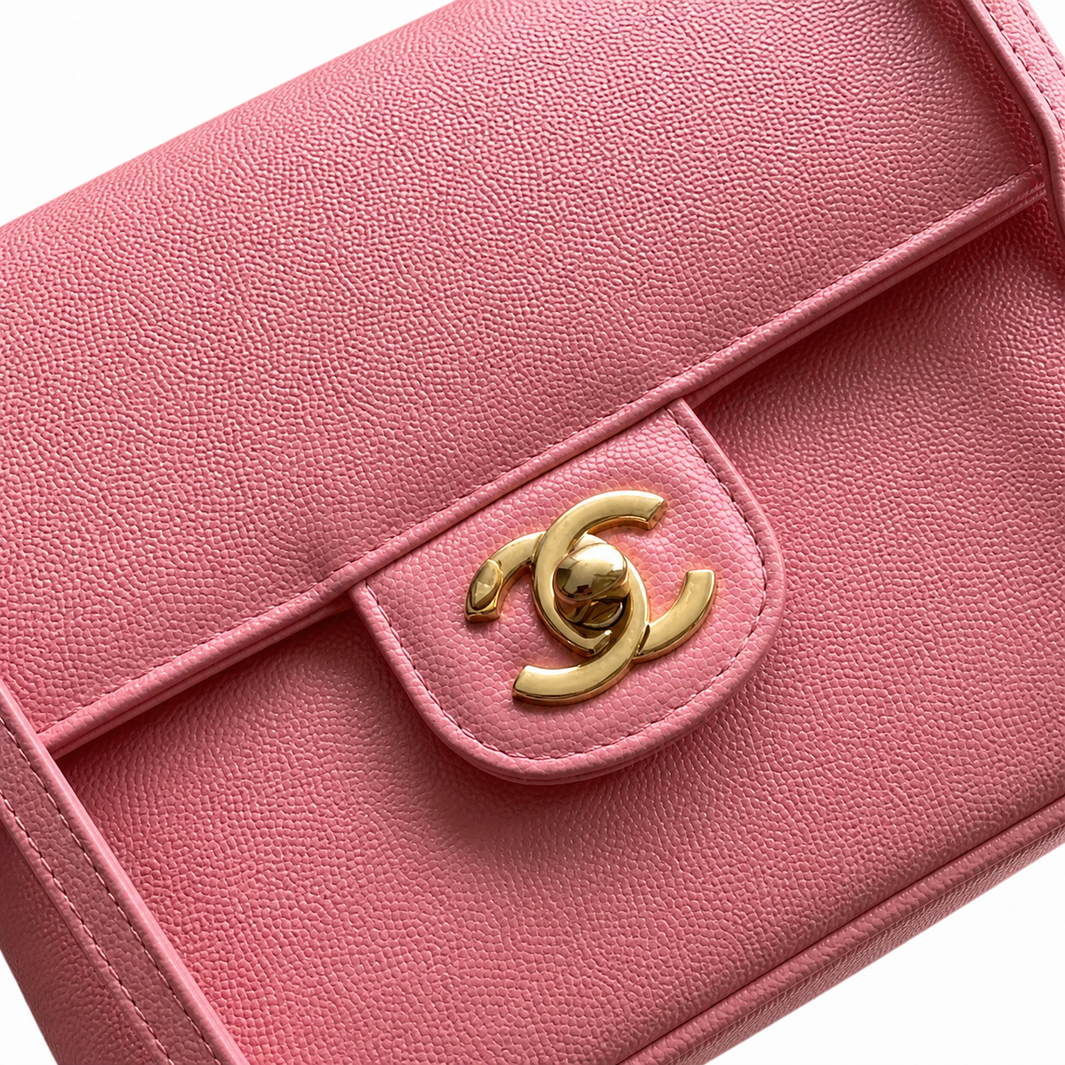 Chanel Classic Quilted Small Flap Bag | CC Hardware & Chain — 22cm