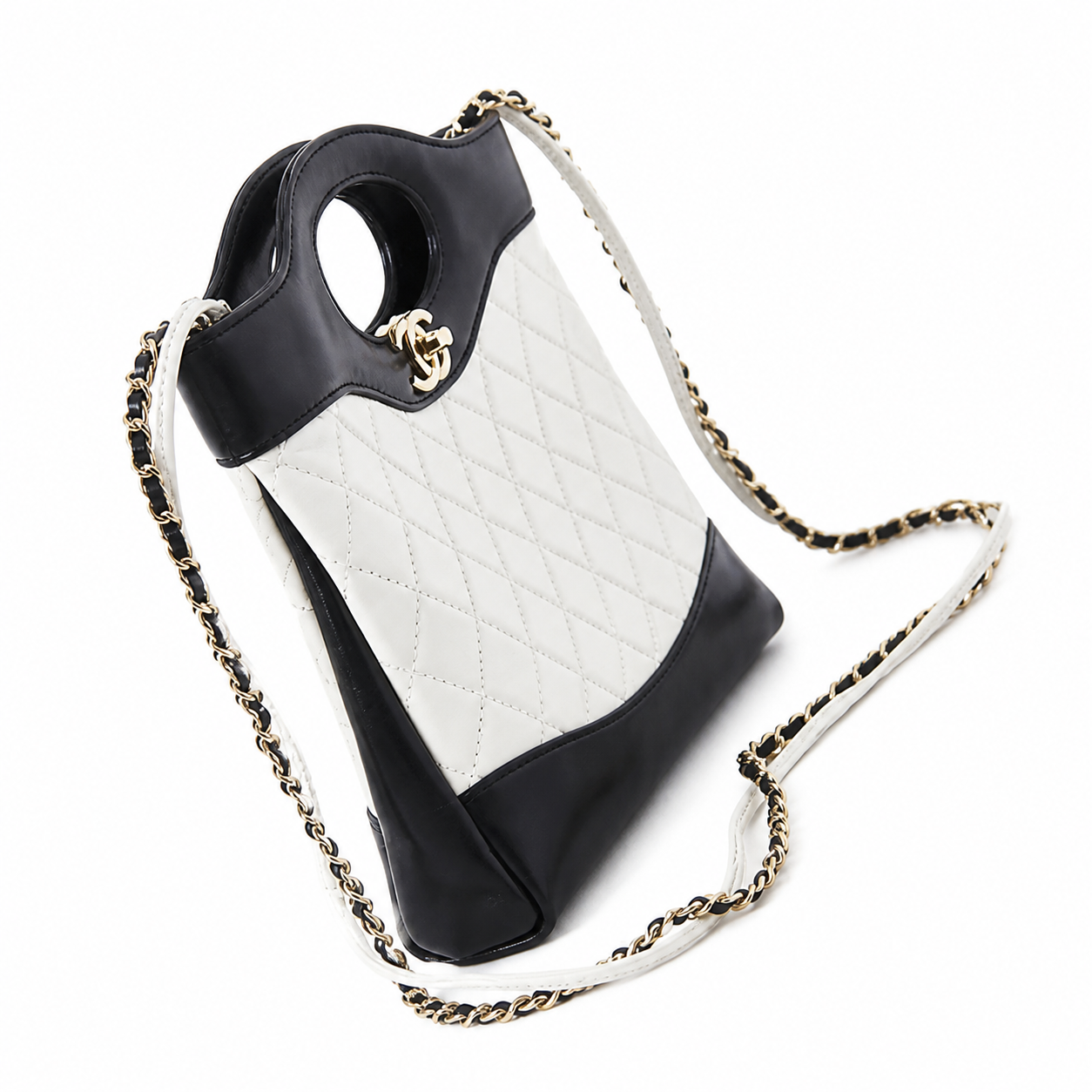 Chanel Classic Quilted Flap Bag | CC Turn-Lock Leather Chain Strap — 22x23cm