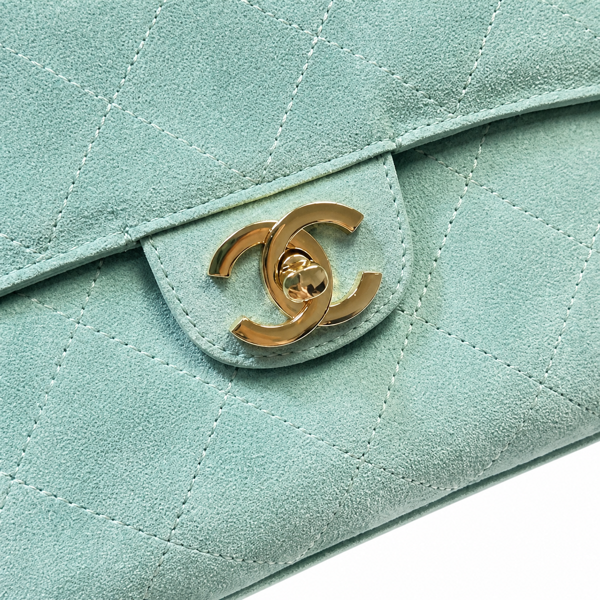 Chanel Jumbo Classic Quilted Flap Bag | CC Hardware & Chain — 33cm