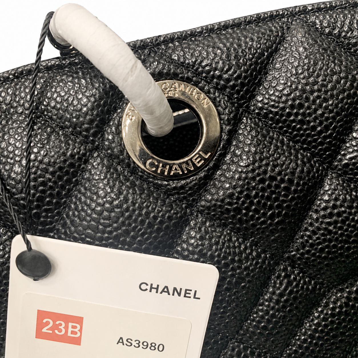 Chanel Classic Quilted Flap Bag – 35×25×13cm | Iconic CC Turn-Lock, Leather-Woven Chain Strap, Shoulder, Crossbody & Underarm | Large Luxury Flap Bag for Work, Travel & Everyday