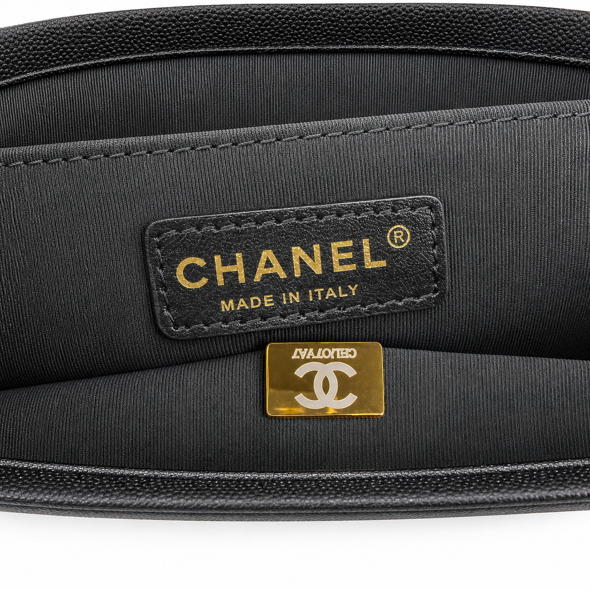 Chanel Classic Quilted Flap Bag | CC Turn-Lock Leather Chain Strap — 15x25cm