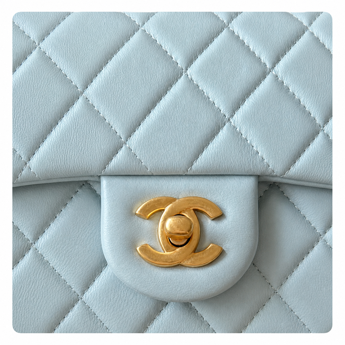 Chanel Classic Flap Bag | CC Turn-Lock Gold Chain Diamond Quilted — 13x20cm