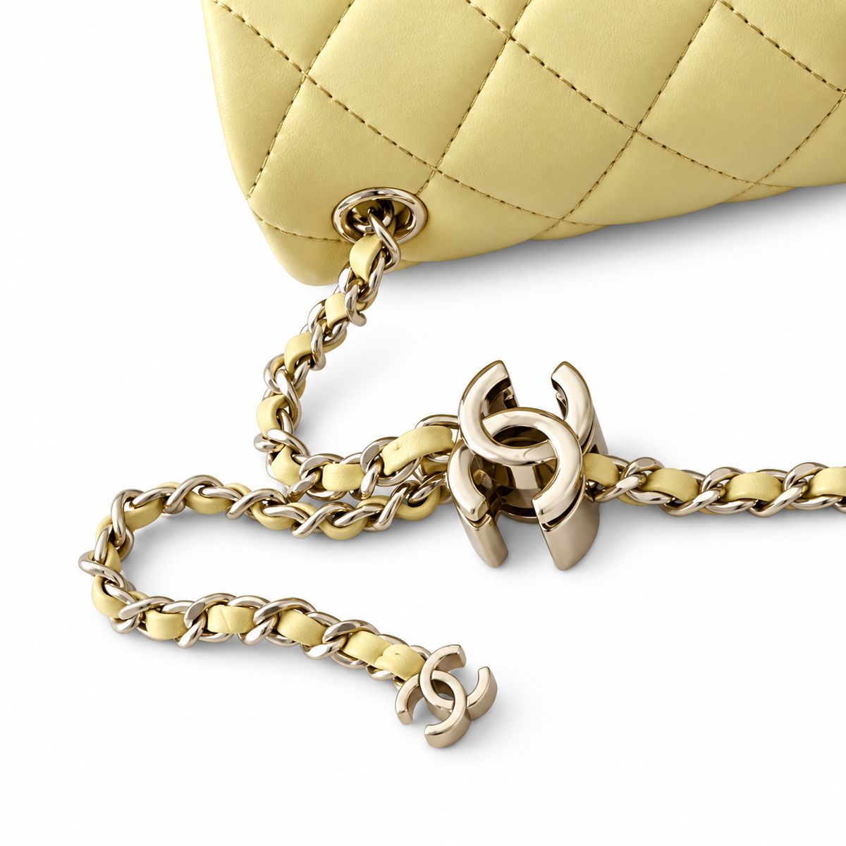 Chanel Quilted Leather Crossbody Bag 20×13×7cm
