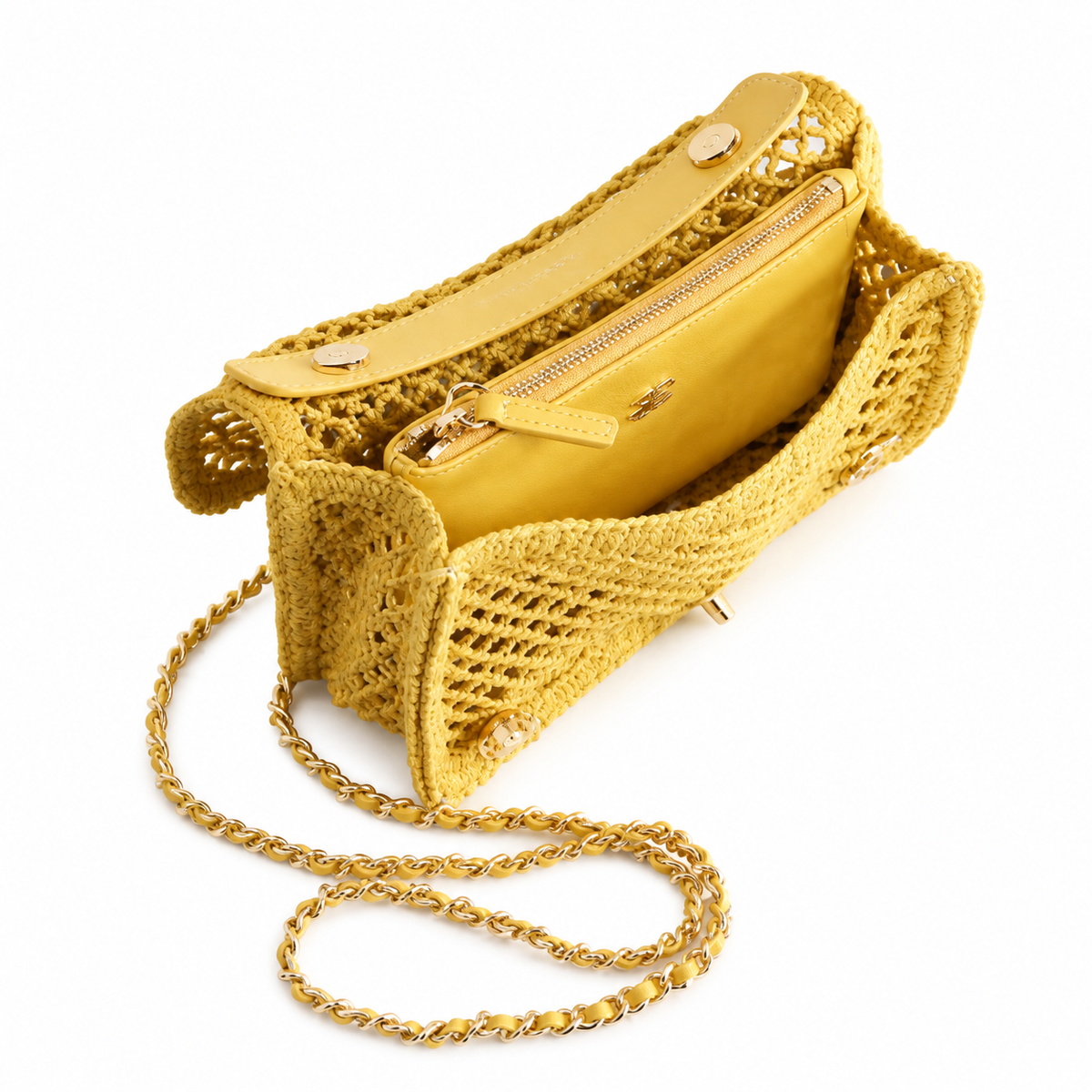 Chanel Classic Quilted Compact Horizontal Flap Bag | CC Hardware & Gold Chain — 21cm