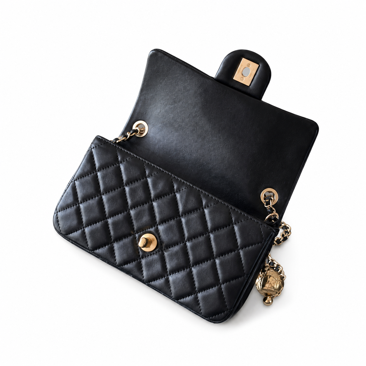 Chanel Classic Flap Bag | CC Turn-Lock Gold Chain Diamond Quilted — 13x20cm