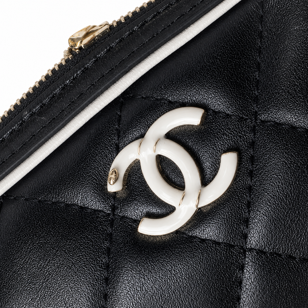 Chanel Quilted Barrel Bag | CC Logo Gold Chain Black White — 11.5x18.5cm