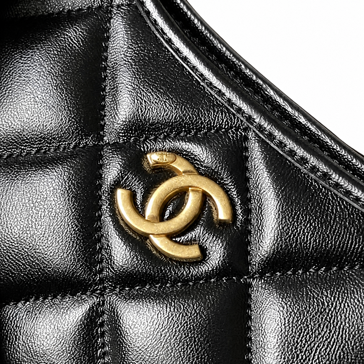 Chanel Classic Quilted Medium Flap Bag | CC Hardware & Gold Chain — 22.5cm