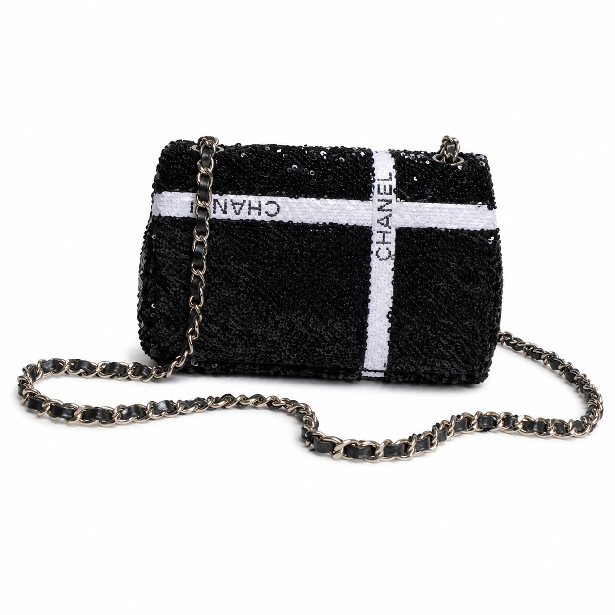 Chanel Classic Quilted Chain Bag | CC Turn-Lock Leather Chain Strap — 21cm