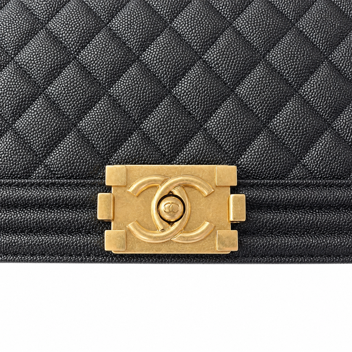 Chanel Classic Quilted Flap Bag | CC Turn-Lock Leather Chain Strap — 15x25cm