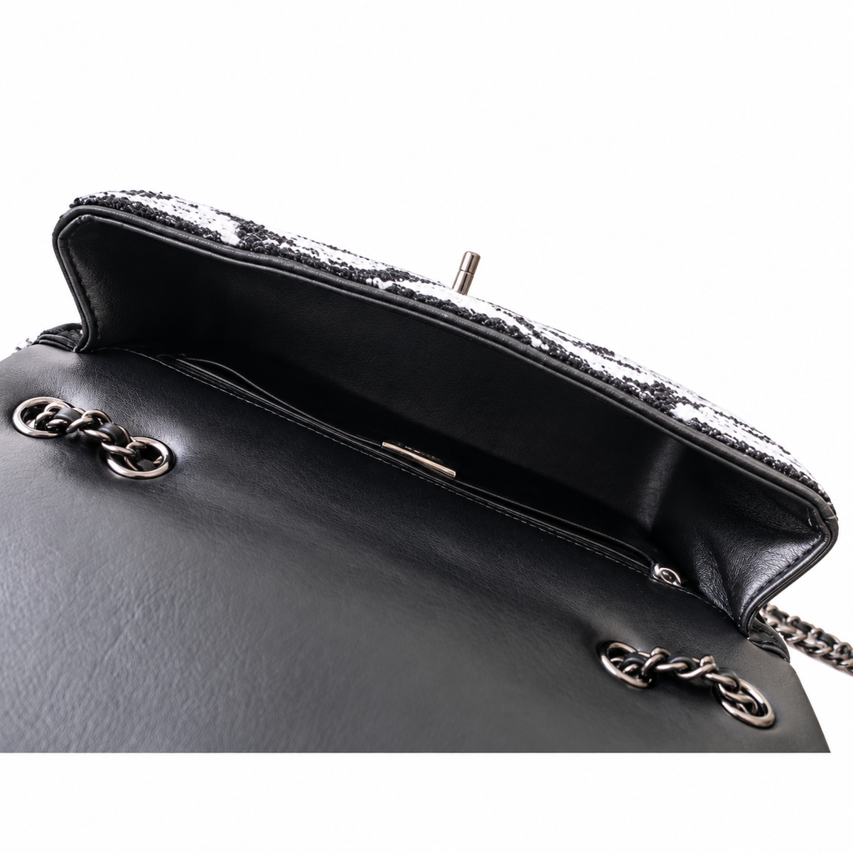 Chanel Quilted Flap Messenger Bag 15×25×7cm