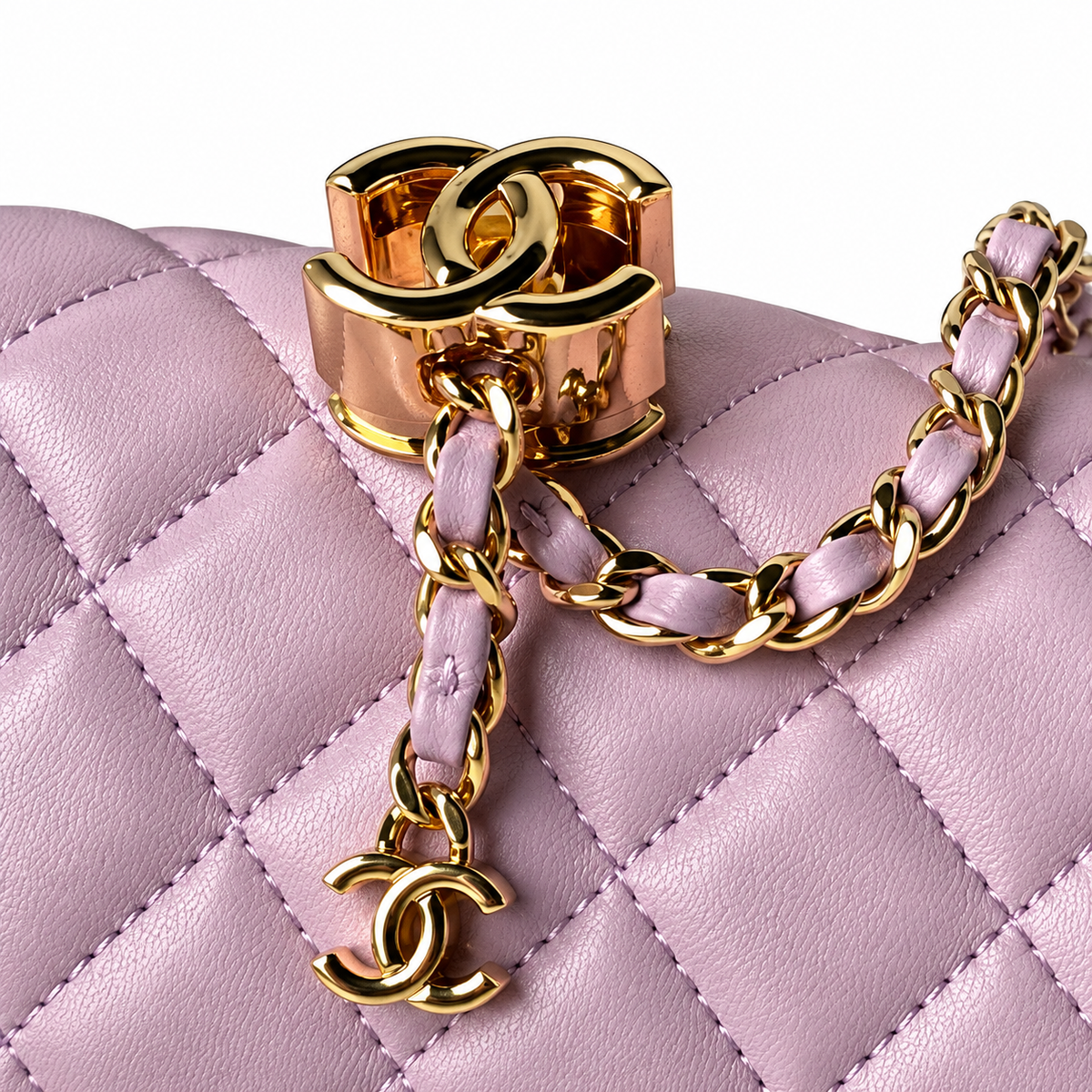 Chanel Quilted Lambskin Shoulder Bag 20×13×7cm