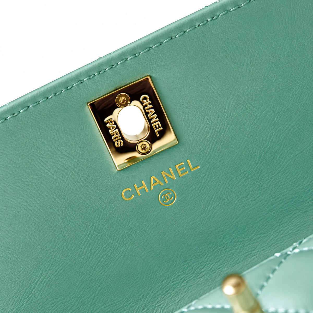 Chanel Quilted Petite Shoulder Bag 11×18.5×6cm