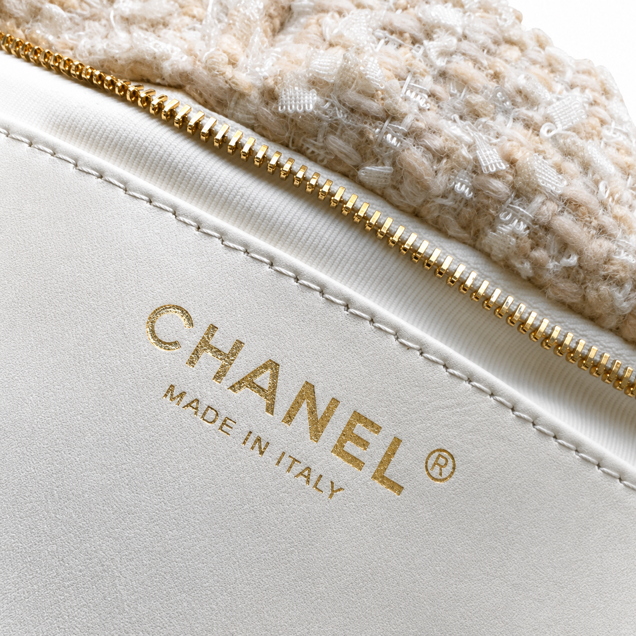 Chanel Bouclé Tweed Large Shopping Tote | CC Gold Chain Ivory White — 29x38cm