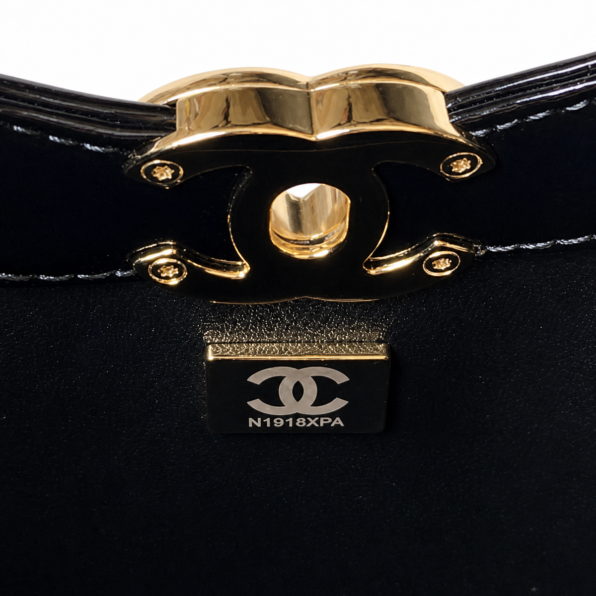 Chanel Classic Quilted Flap Bag | CC Turn-Lock Leather Chain Strap — 22x23cm