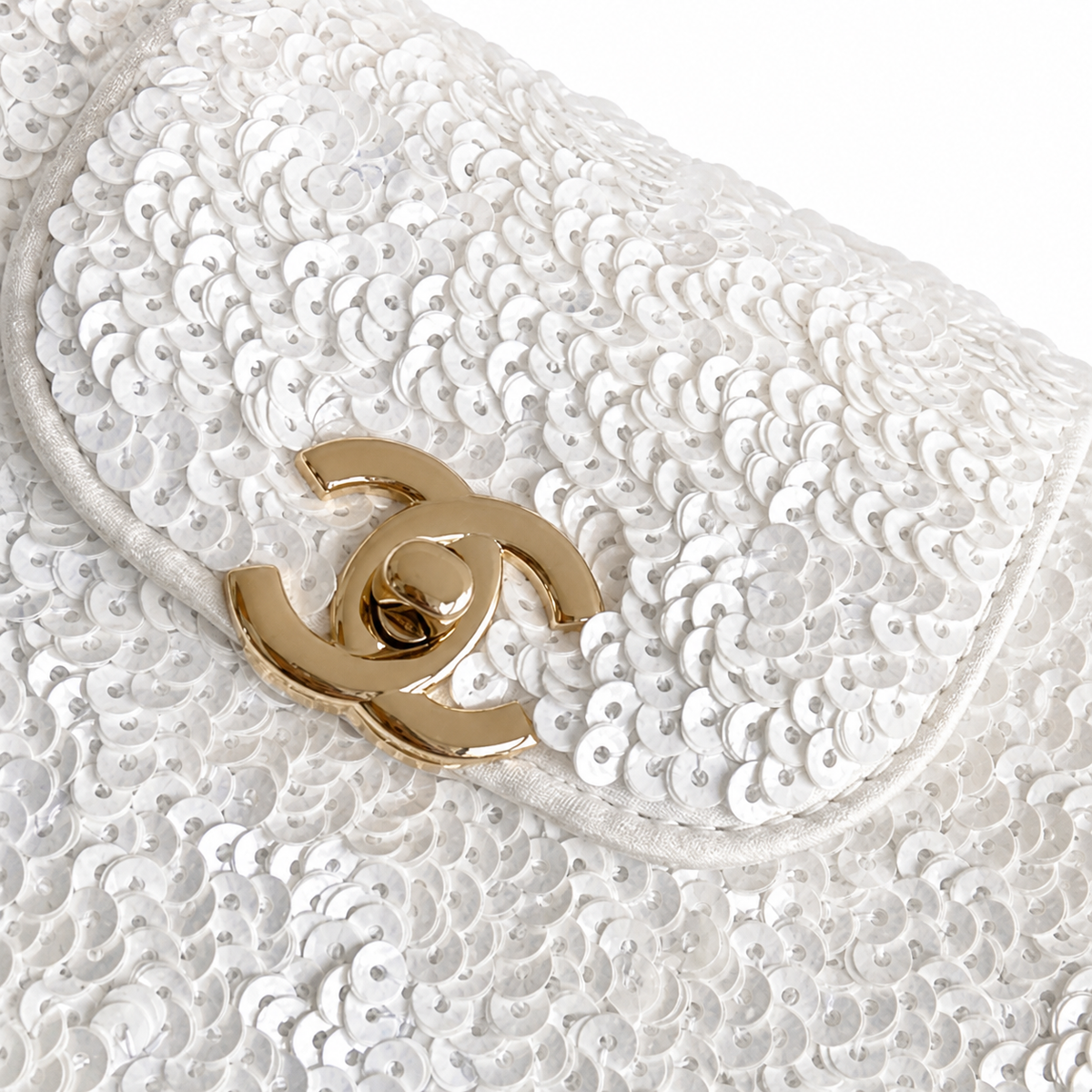 Chanel Classic Quilted Mini Flap Bag | CC Turn-Lock Leather Chain Strap — 13x19cm
