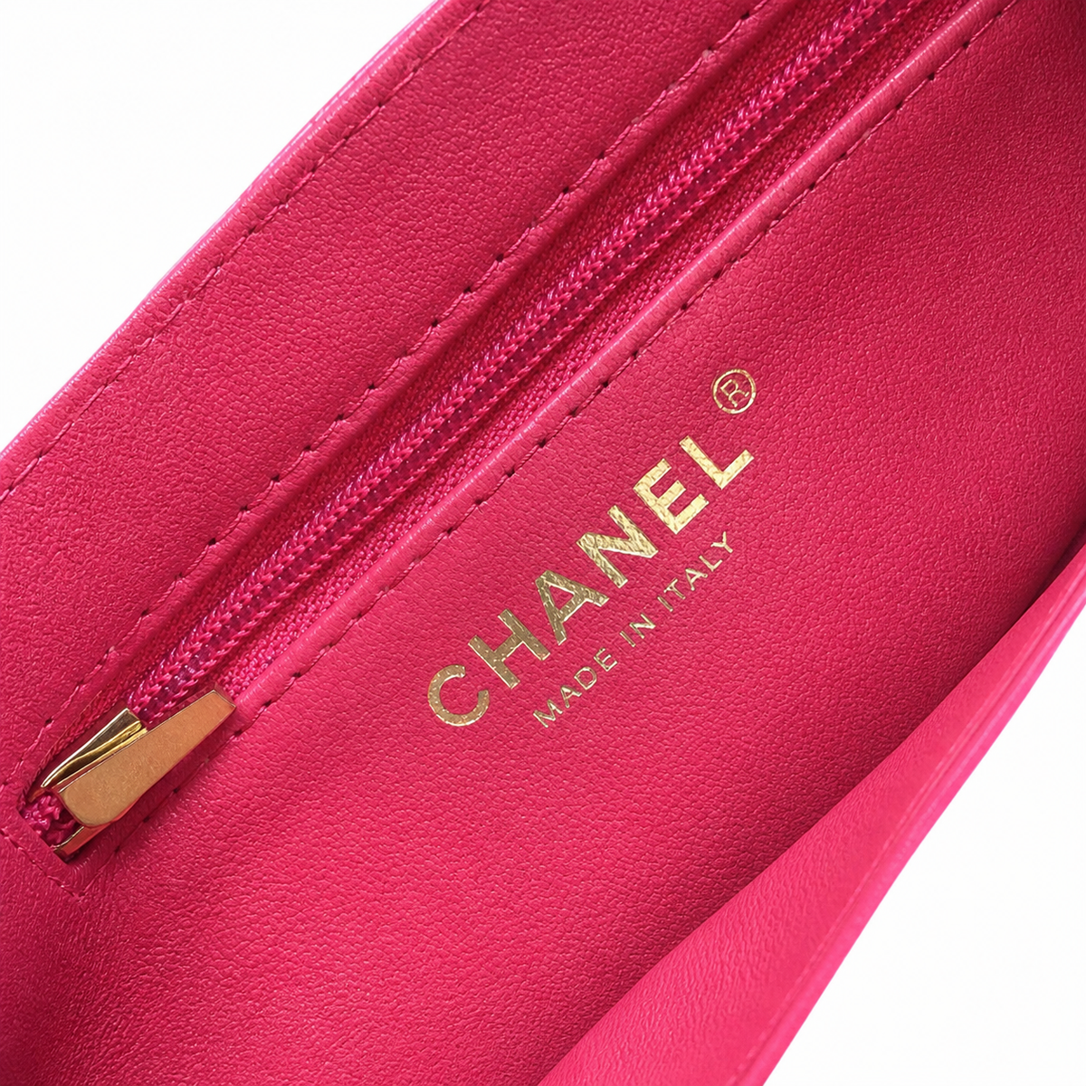 Chanel Classic Quilted Mini Flap Bag | CC Turn-Lock Leather Chain Strap — 13x19cm