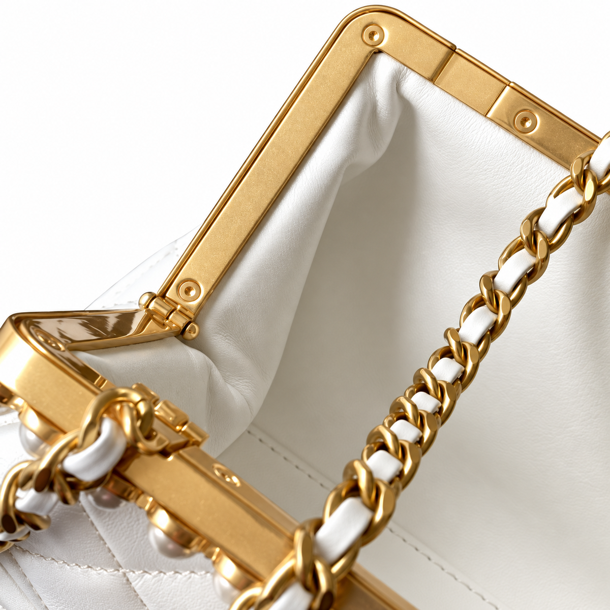 Chanel Pearl Top Frame Clutch White 10×20×7cm