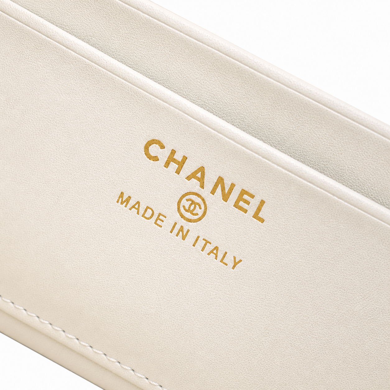 Chanel White Croc-Embossed Vanity Case | Back Zip Pocket & Lobster Clasp — 18cm